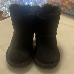 Black Infant Uggs size 5c